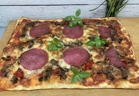 Пицца с грибами и колбасой — рецепт с фото